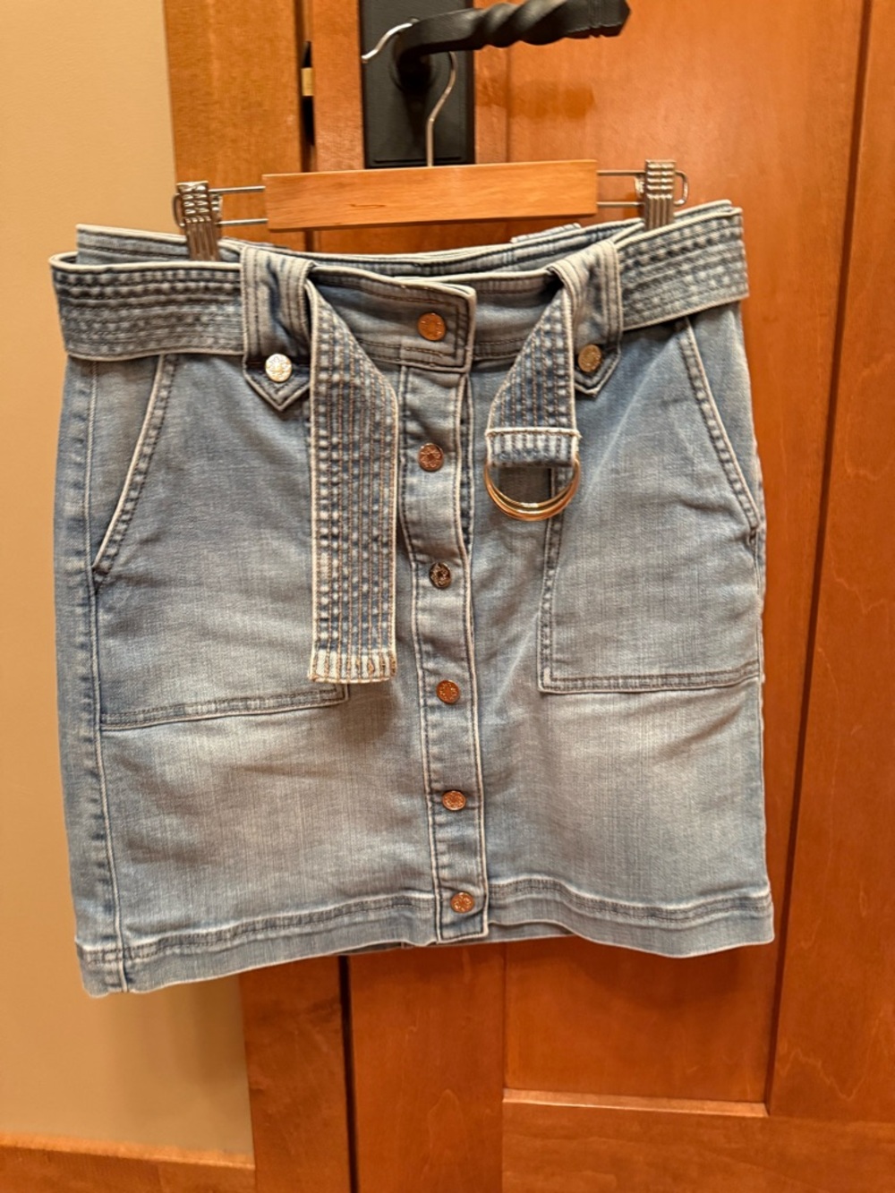 Jean skirt with belt